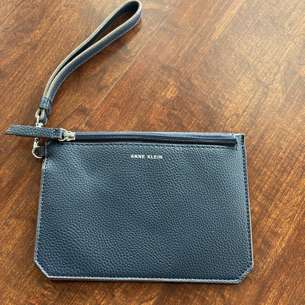 Anne Klein Dark Blue Navy Wristlet for Essentials on the go! Exc. Condition!